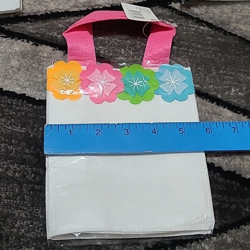HALLMARK EXPRESSIONS FLOWERS 💐 TOP FELT FABRIC REUSABLE LOT 8 BAGS